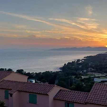 Tous A La Piscine Au Belvedere Vue Villa *
