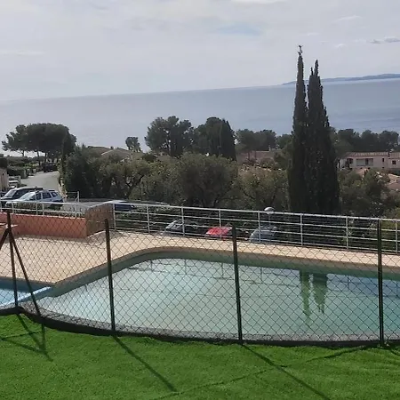 Tous A La Piscine Au Belvedere Vue Villa