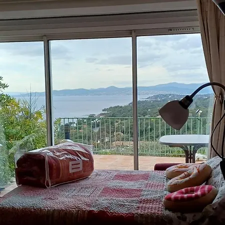 Tous A La Piscine Au Belvedere Vue Saint-Raphael (Var)