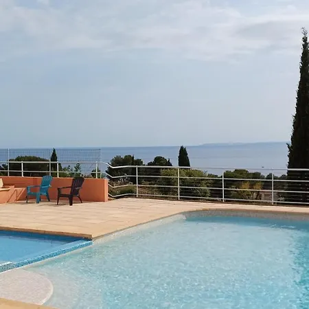 Tous A La Piscine Au Belvedere Vue *