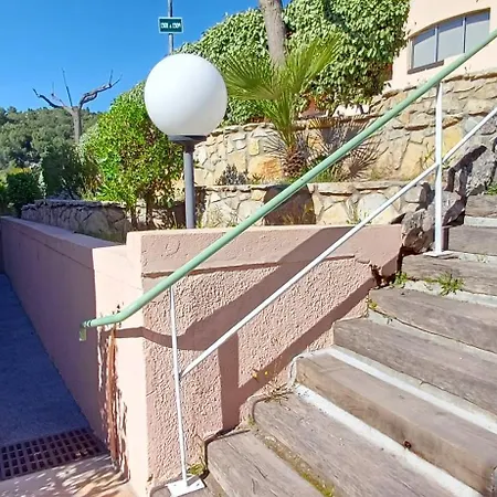 Tous A La Piscine Au Belvedere Vue *