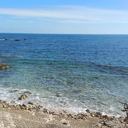 Tous A La Piscine Au Belvedere Vue Villa